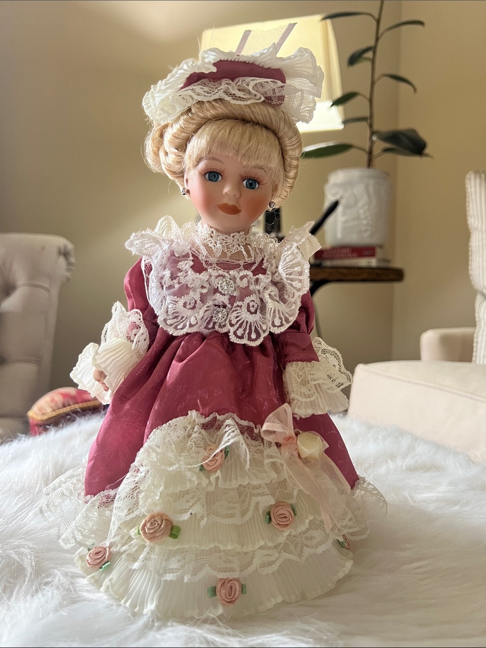 🌺🍎🌸Vintage-Style Porcelain Dress Doll in Rose Pink and Cream Lace